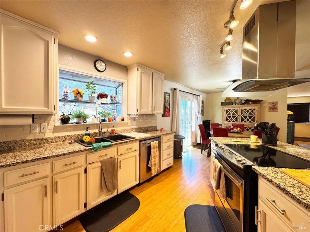 26851 Hawk Drive Willits, CA 95490