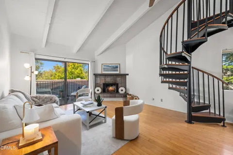 976 Miramonte Drive #4