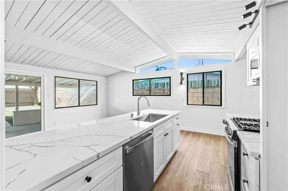 5248 Enid Azusa, CA 91702
