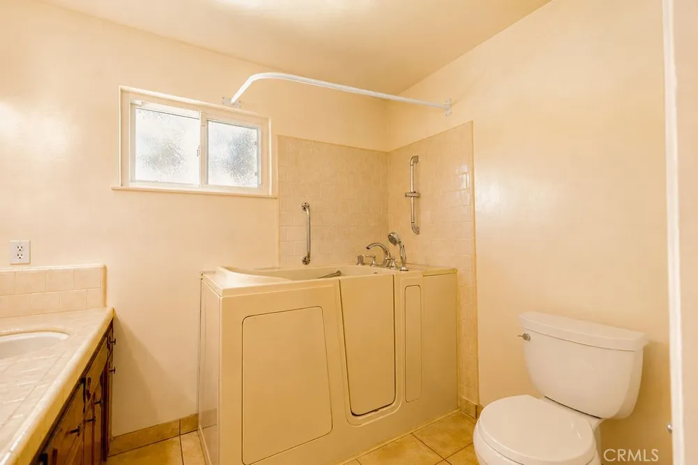 6308 Lead Fresno, CA 93711