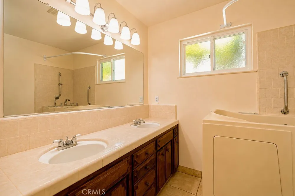 6308 Lead Fresno, CA 93711