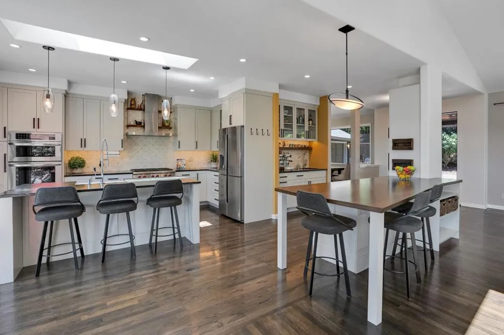 23695 Hutchinson Road Los Gatos, CA 95033