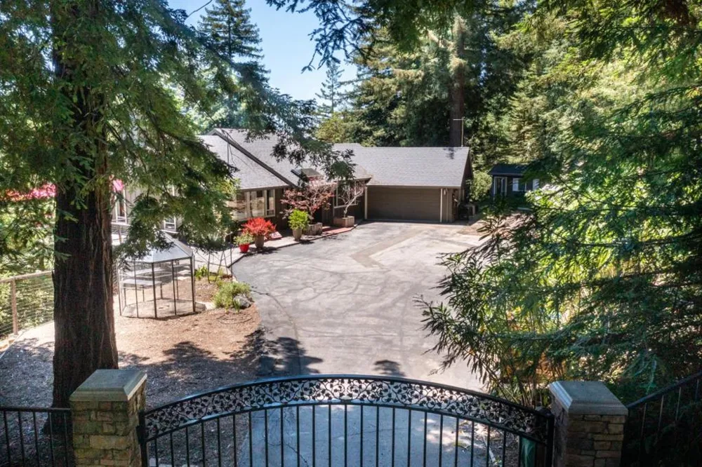 23695 Hutchinson Road Los Gatos, CA 95033