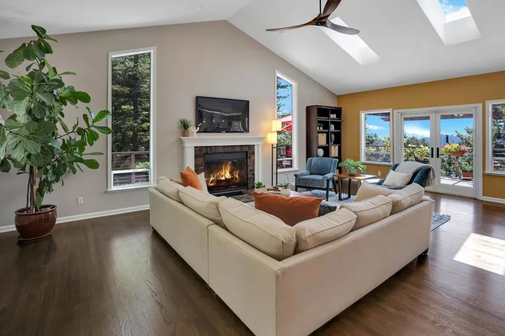23695 Hutchinson Road Los Gatos, CA 95033