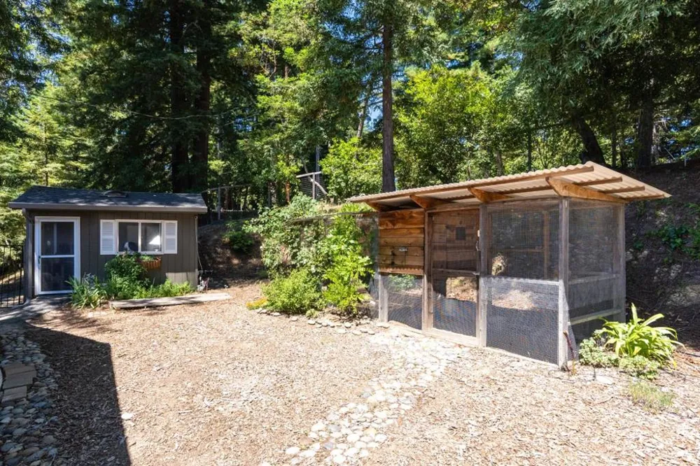 23695 Hutchinson Road Los Gatos, CA 95033