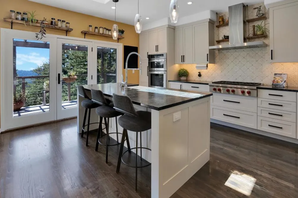 23695 Hutchinson Road Los Gatos, CA 95033