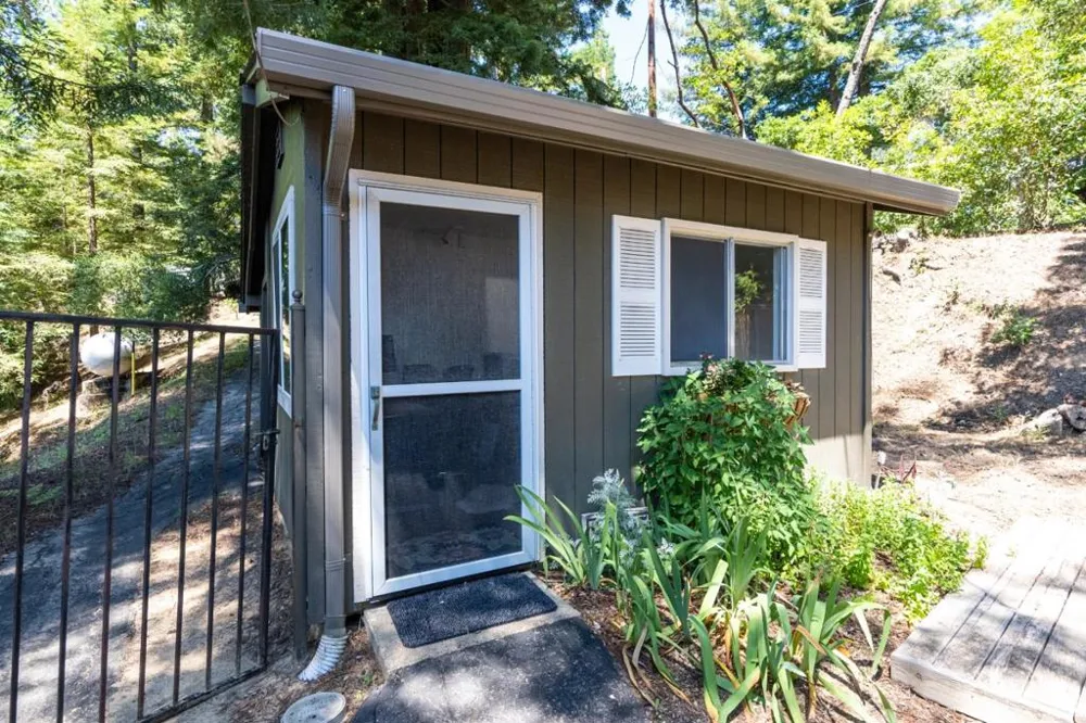 23695 Hutchinson Road Los Gatos, CA 95033