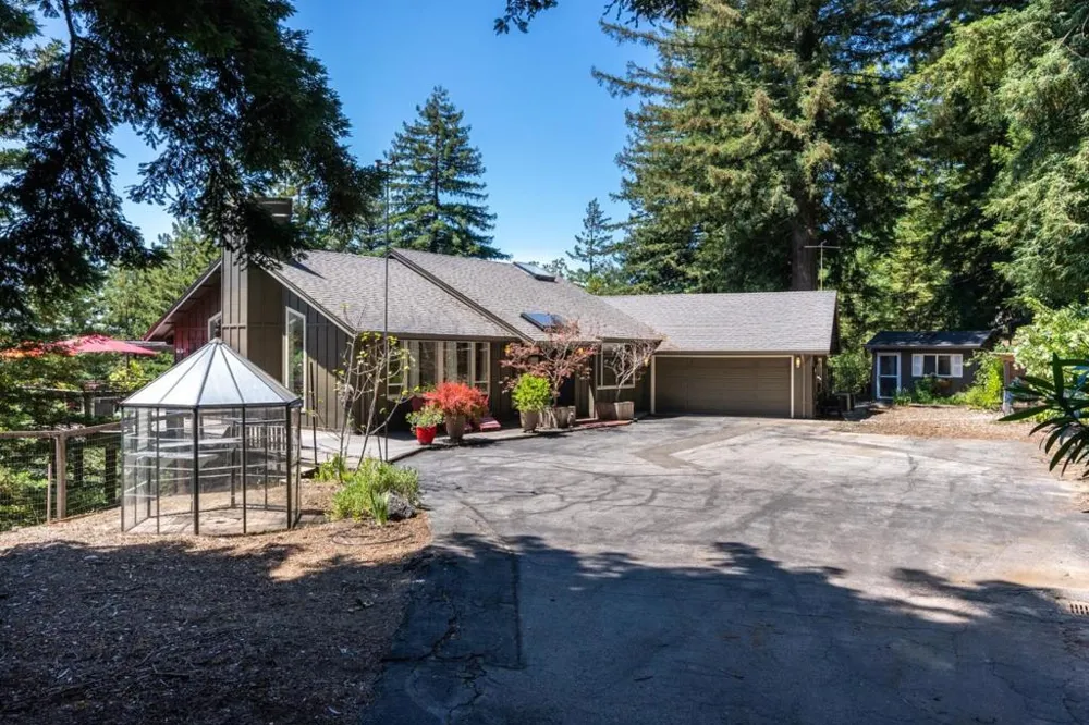 23695 Hutchinson Road Los Gatos, CA 95033