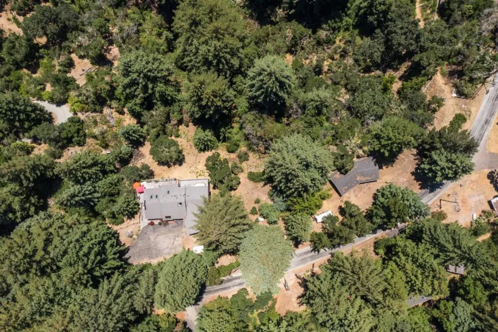 23695 Hutchinson Road Los Gatos, CA 95033