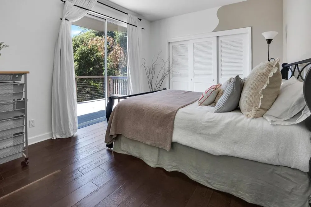 23695 Hutchinson Road Los Gatos, CA 95033