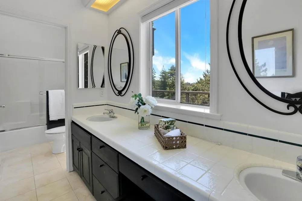 23695 Hutchinson Road Los Gatos, CA 95033