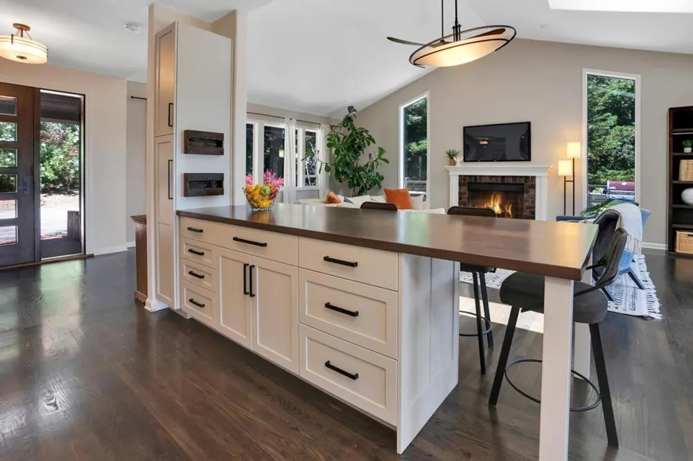 23695 Hutchinson Road Los Gatos, CA 95033