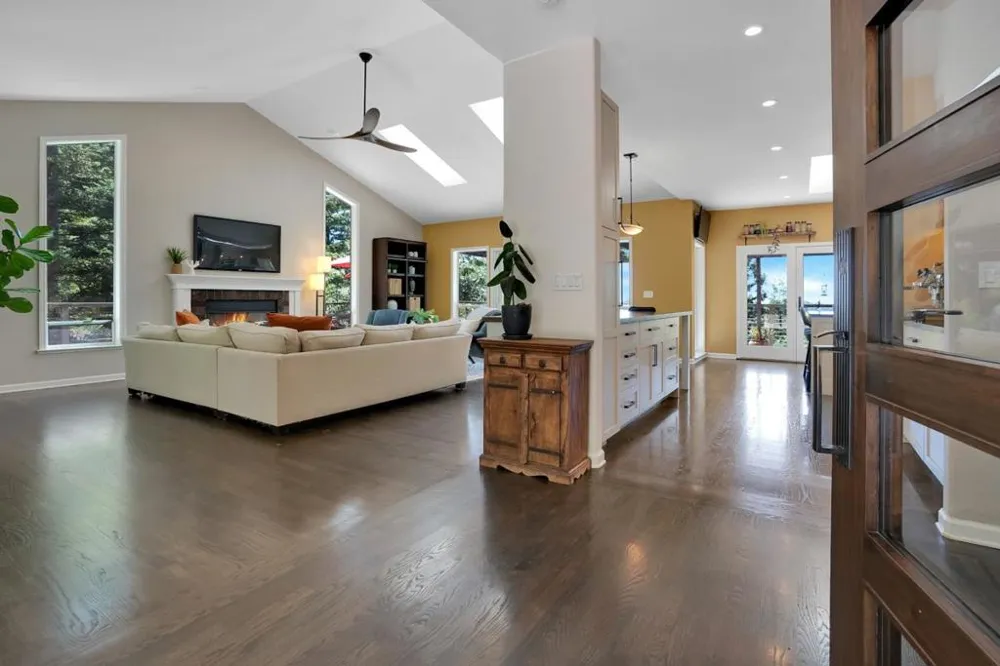 23695 Hutchinson Road Los Gatos, CA 95033