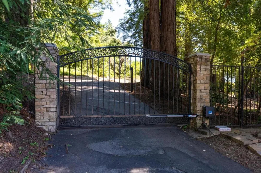 23695 Hutchinson Road Los Gatos, CA 95033
