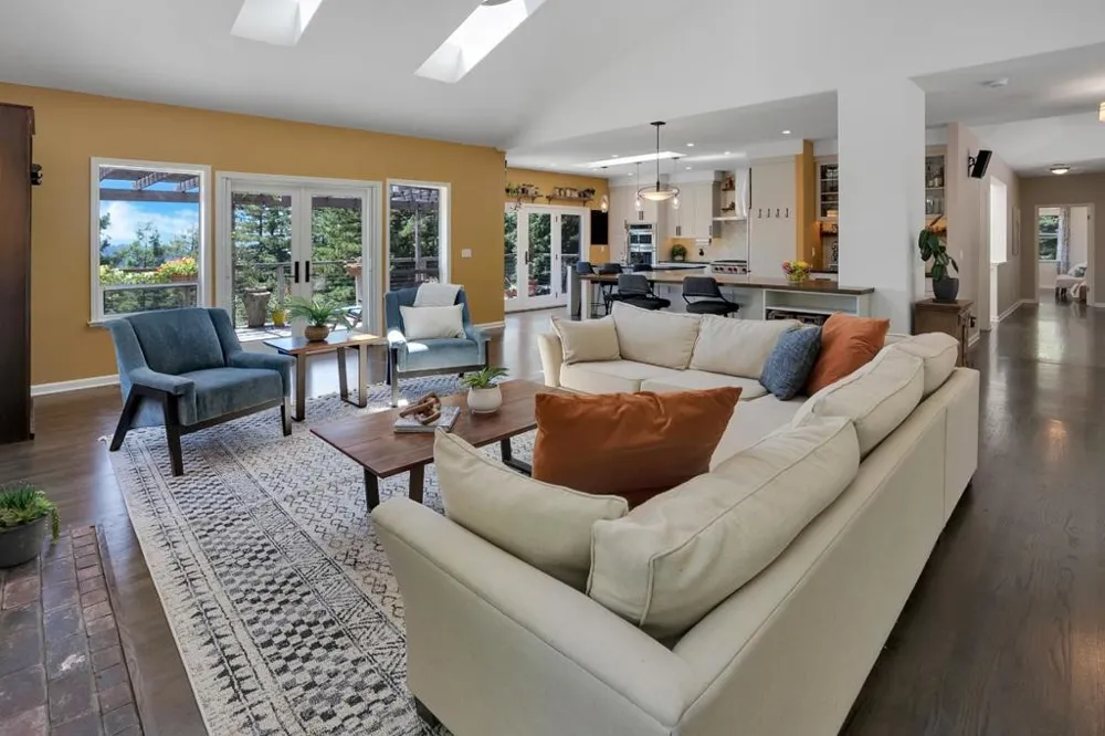 23695 Hutchinson Road Los Gatos, CA 95033