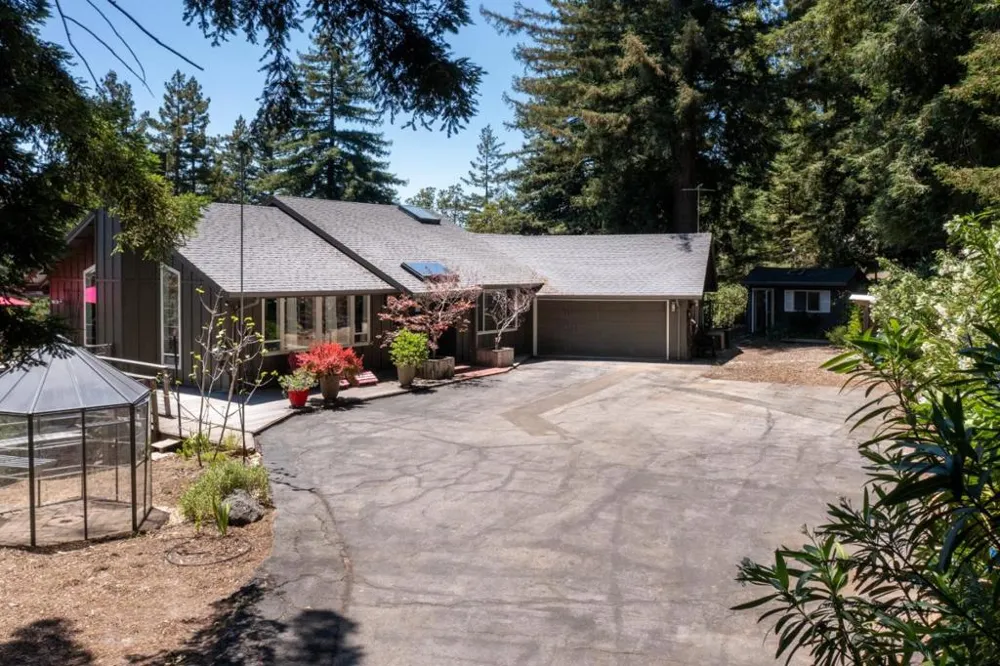 23695 Hutchinson Road Los Gatos, CA 95033
