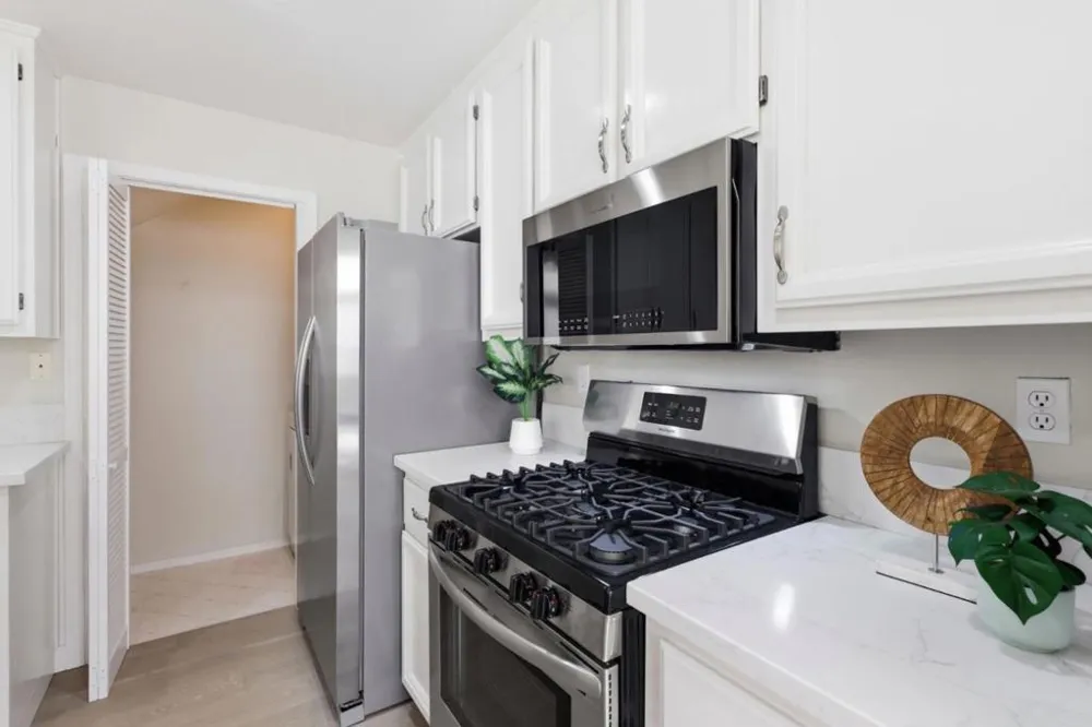 585 Shoal Circle Redwood City, CA 94065