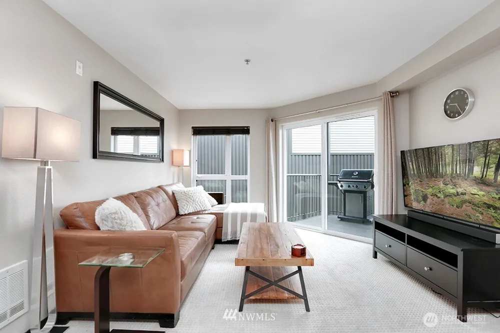 4020 Aurora Avenue #303 Seattle, WA 98103
