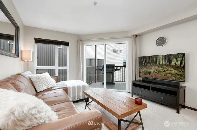 4020 Aurora Avenue #303 Seattle, WA 98103