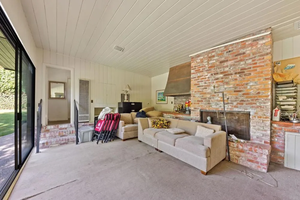 2155 Geri Lane Hillsborough, CA 94010