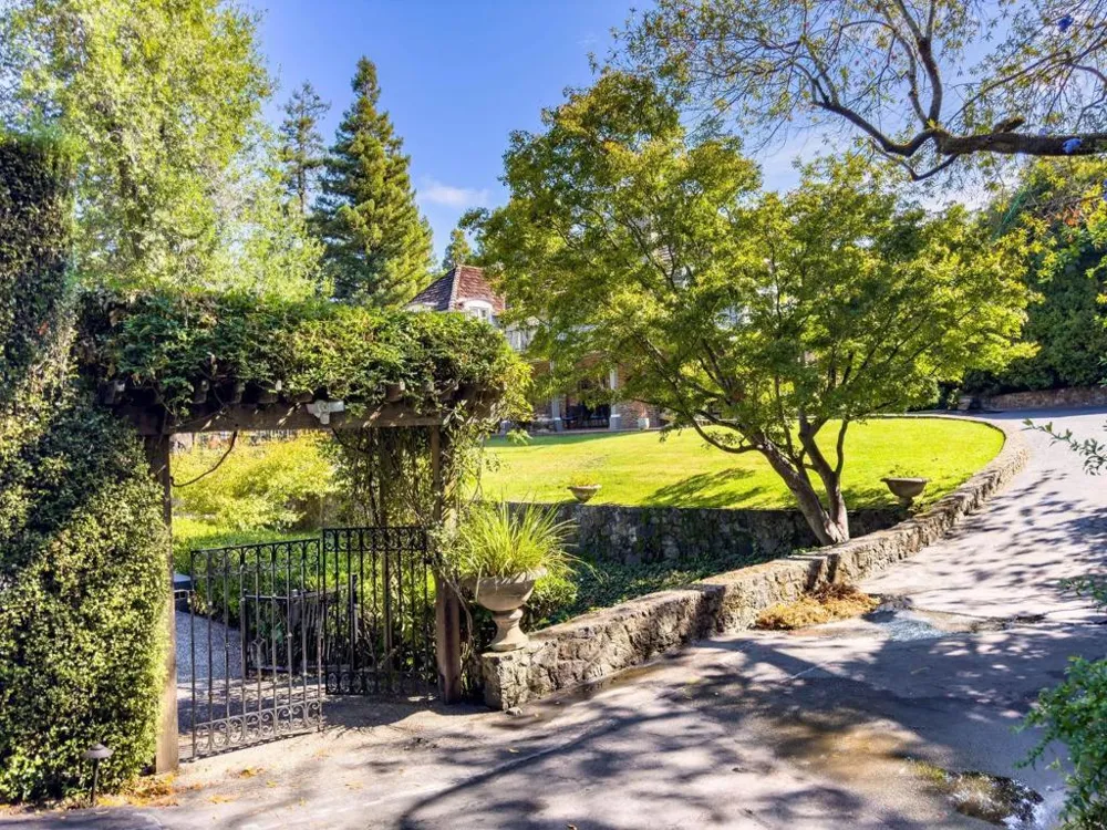 2155 Geri Lane Hillsborough, CA 94010