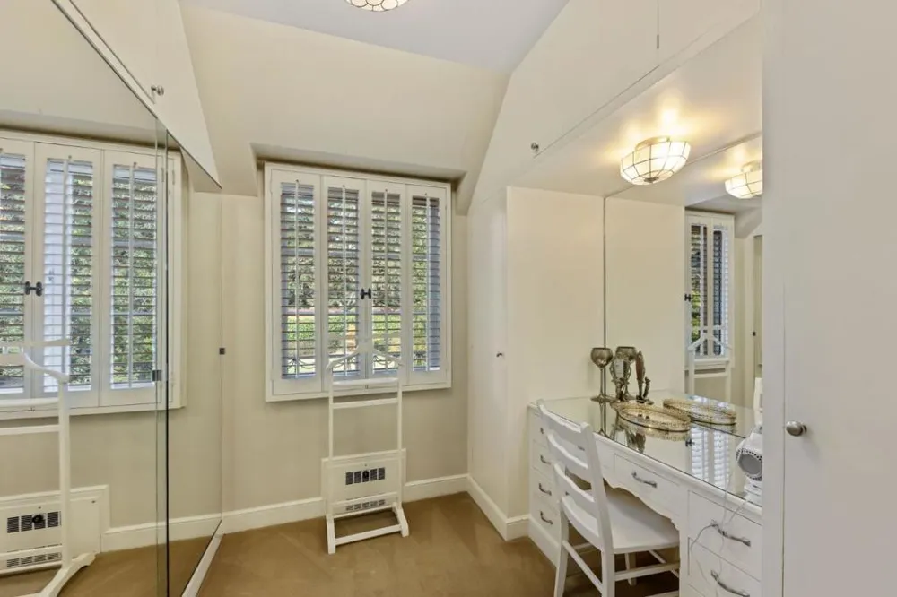 2155 Geri Lane Hillsborough, CA 94010