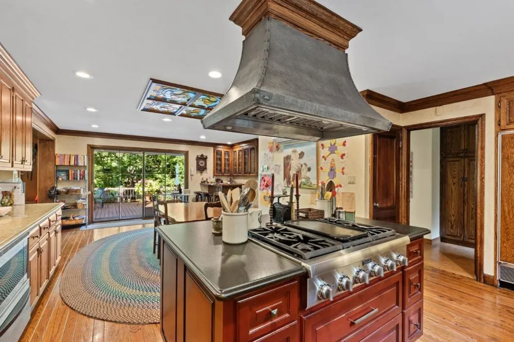 2155 Geri Lane Hillsborough, CA 94010