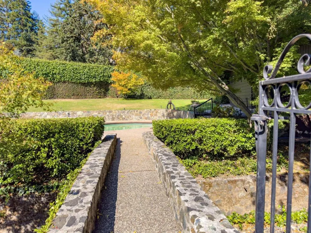 2155 Geri Lane Hillsborough, CA 94010
