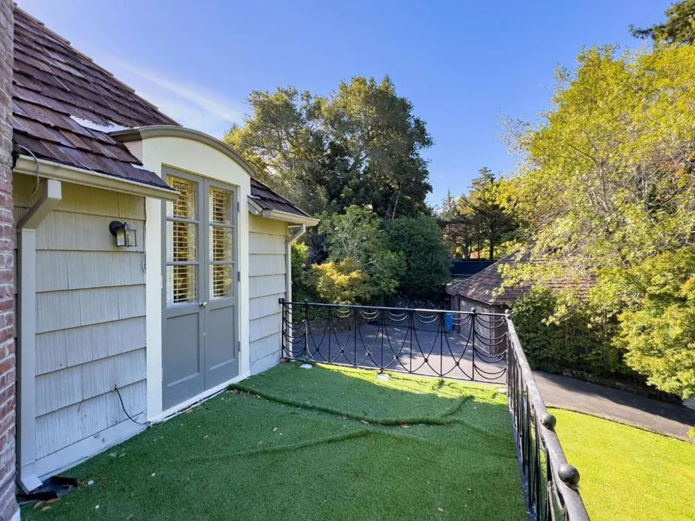 2155 Geri Lane Hillsborough, CA 94010
