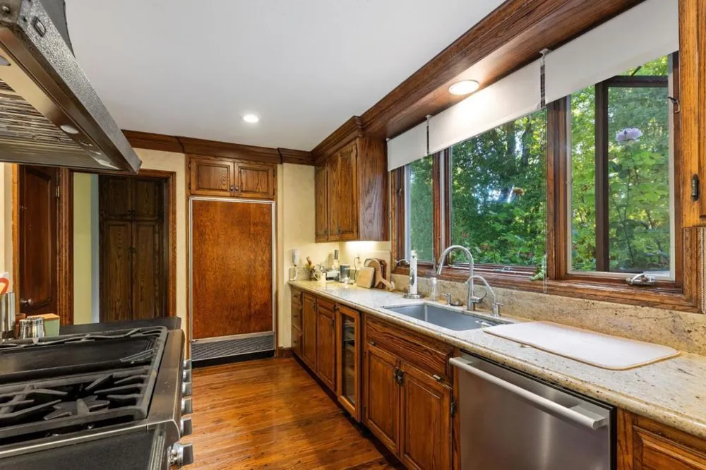 2155 Geri Lane Hillsborough, CA 94010