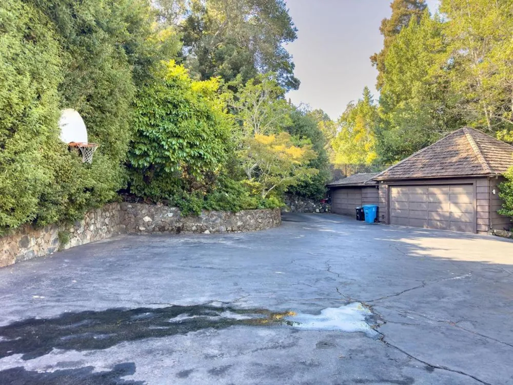 2155 Geri Lane Hillsborough, CA 94010