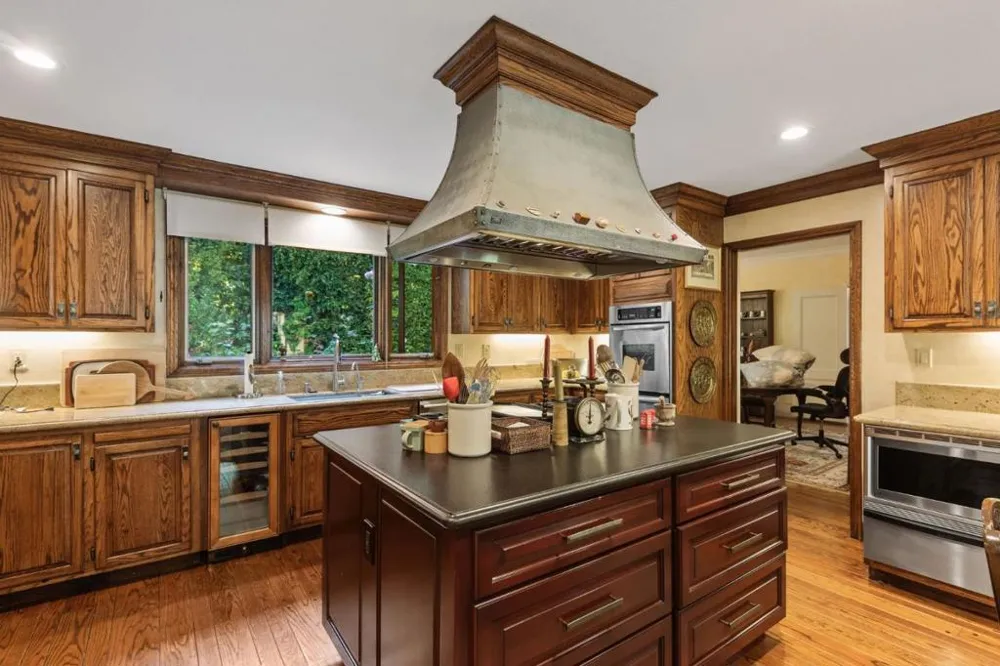 2155 Geri Lane Hillsborough, CA 94010