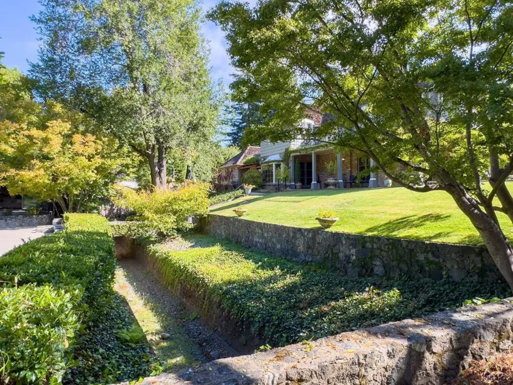 2155 Geri Lane Hillsborough, CA 94010