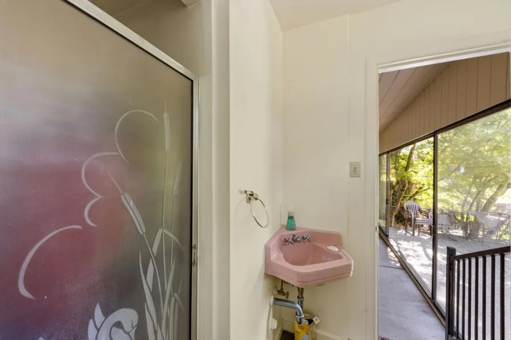 2155 Geri Lane Hillsborough, CA 94010