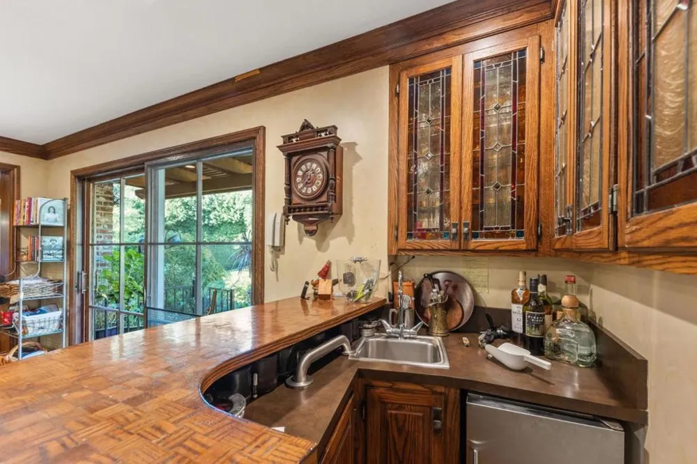 2155 Geri Lane Hillsborough, CA 94010