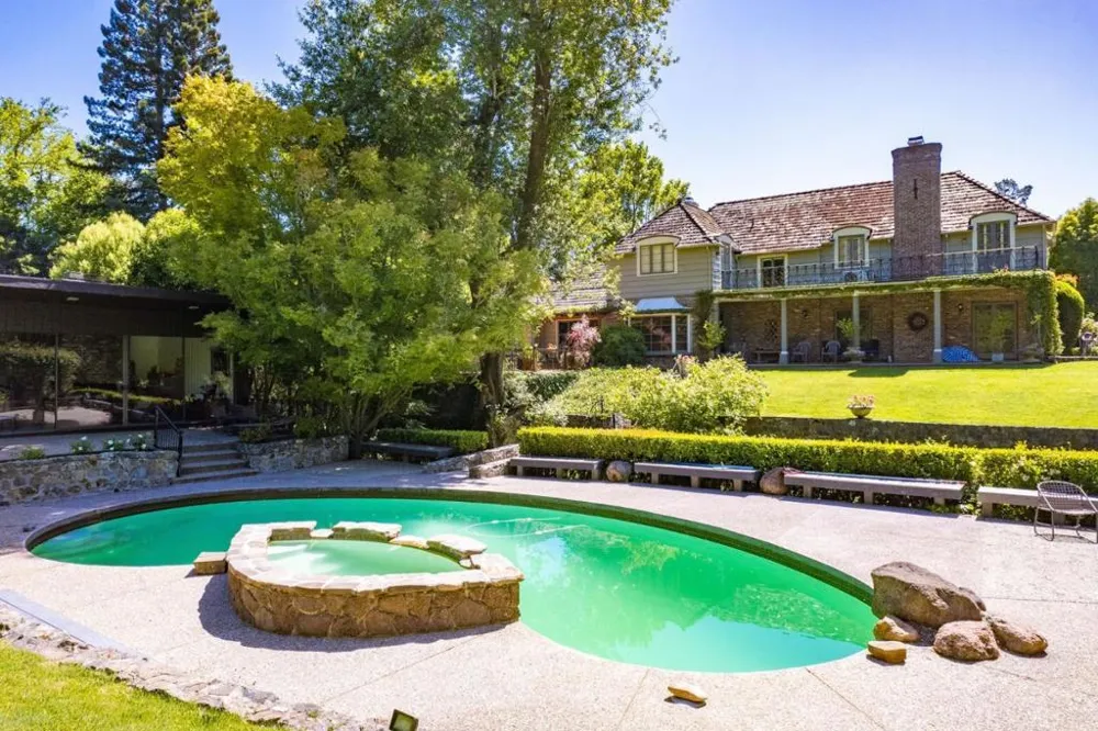 2155 Geri Lane Hillsborough, CA 94010