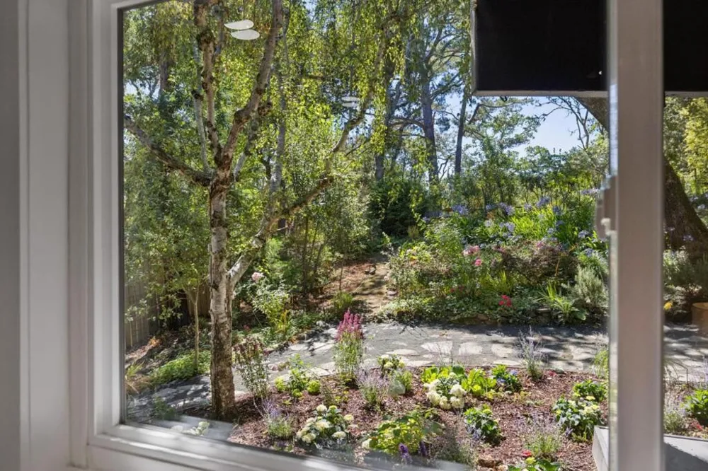 163 Crescent Avenue Portola Valley, CA 94028