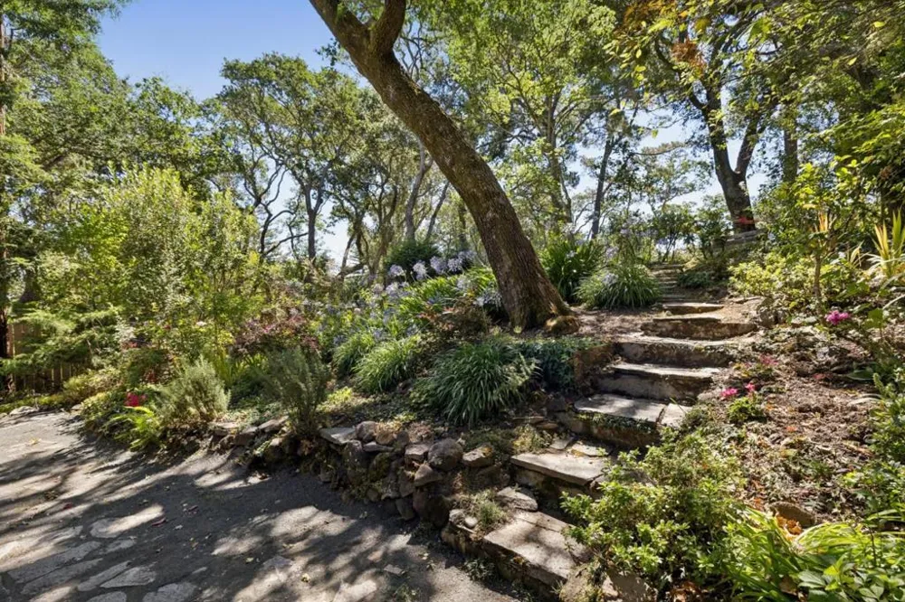 163 Crescent Avenue Portola Valley, CA 94028