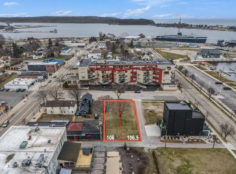 1065 W Danaher Street Ludington, MI 49431
