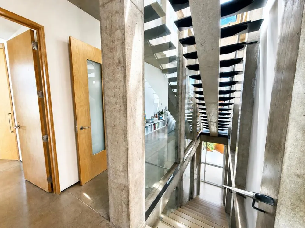 102 University Avenue #3C Palo Alto, CA 94301