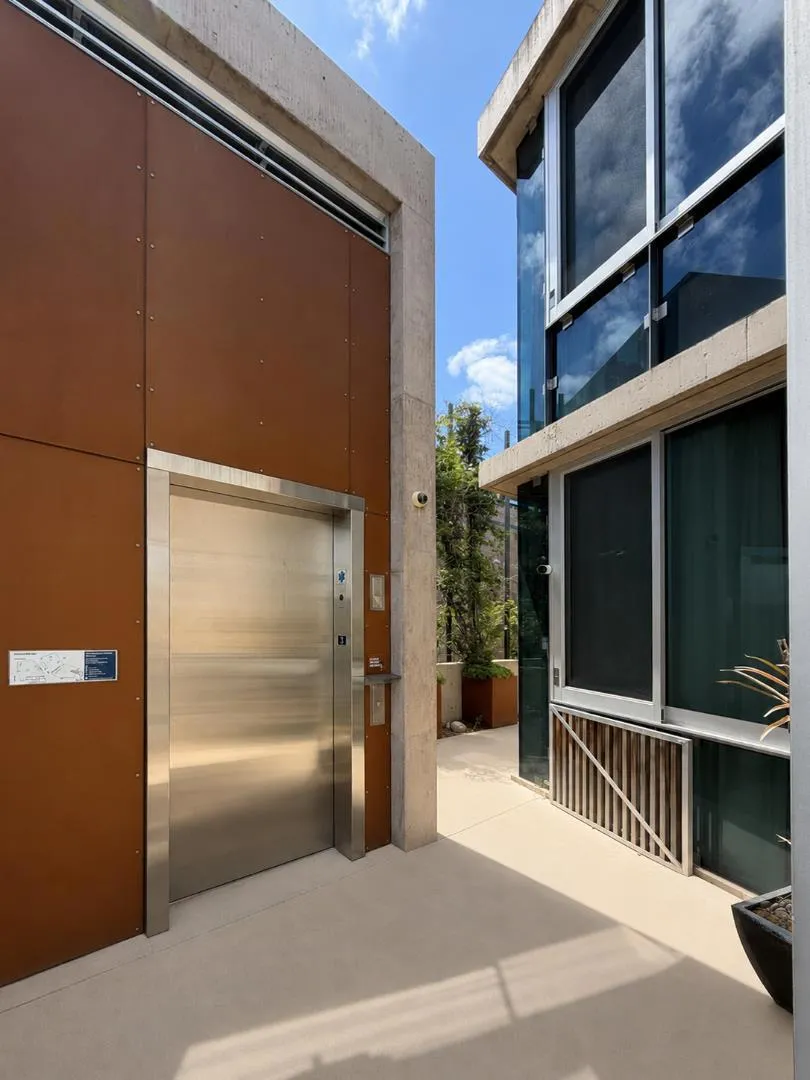 102 University Avenue #3C Palo Alto, CA 94301