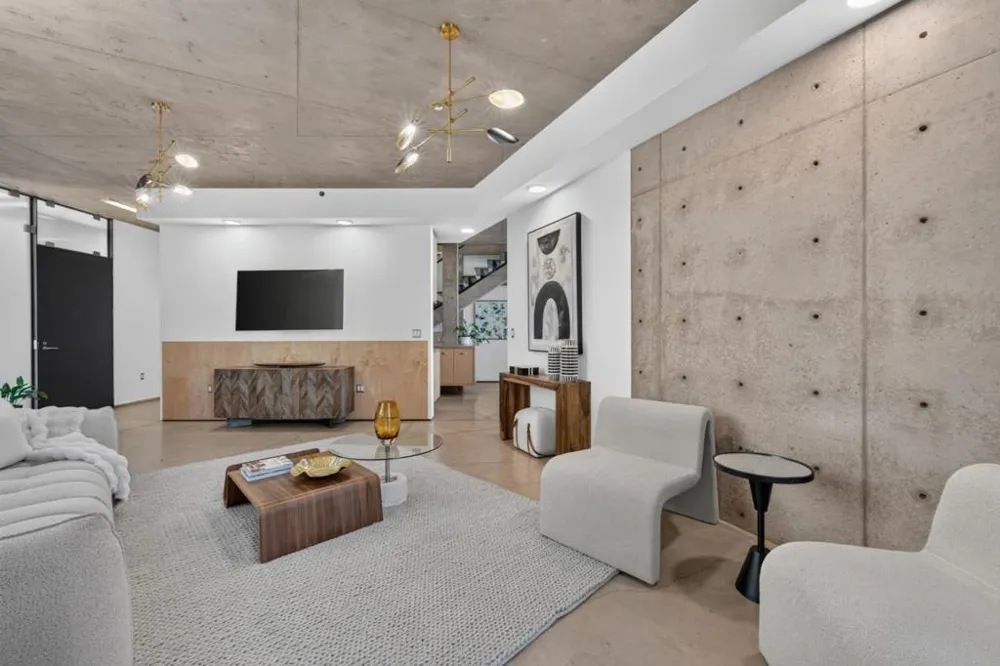 102 University Avenue #3C Palo Alto, CA 94301