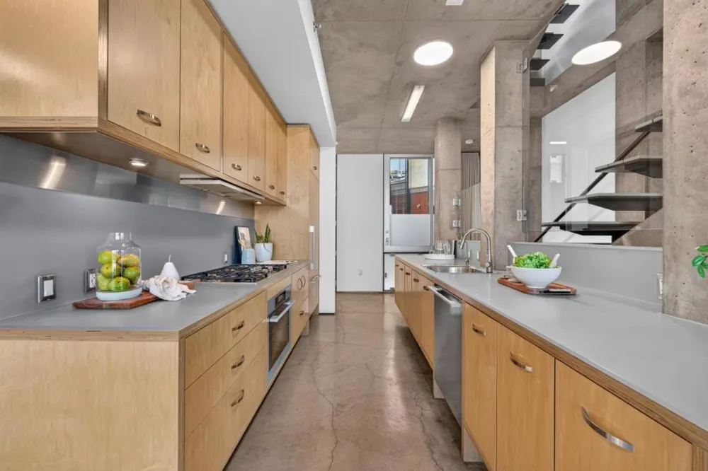 102 University Avenue #3C Palo Alto, CA 94301