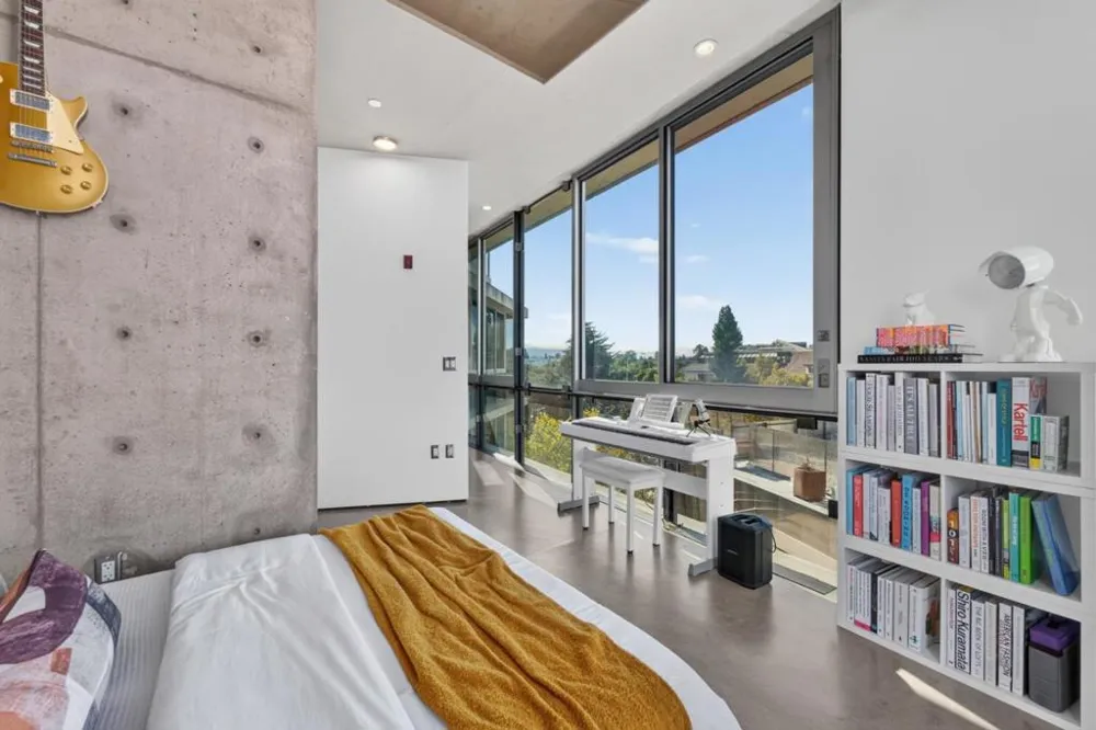 102 University Avenue #3C Palo Alto, CA 94301