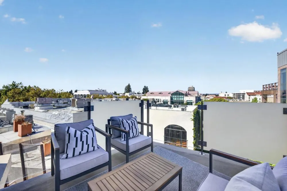 102 University Avenue #3C Palo Alto, CA 94301