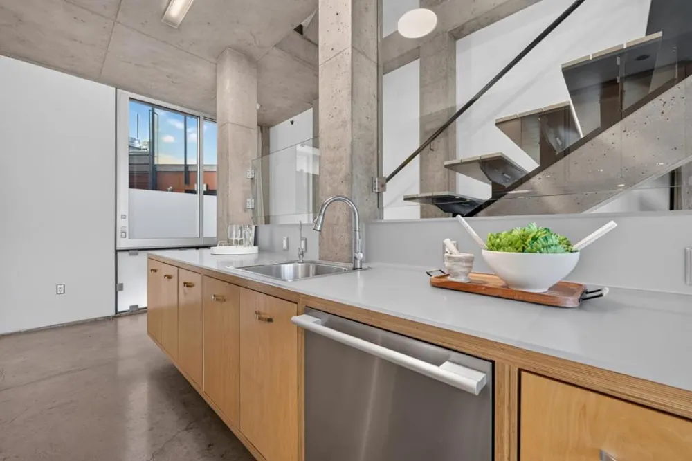 102 University Avenue #3C Palo Alto, CA 94301