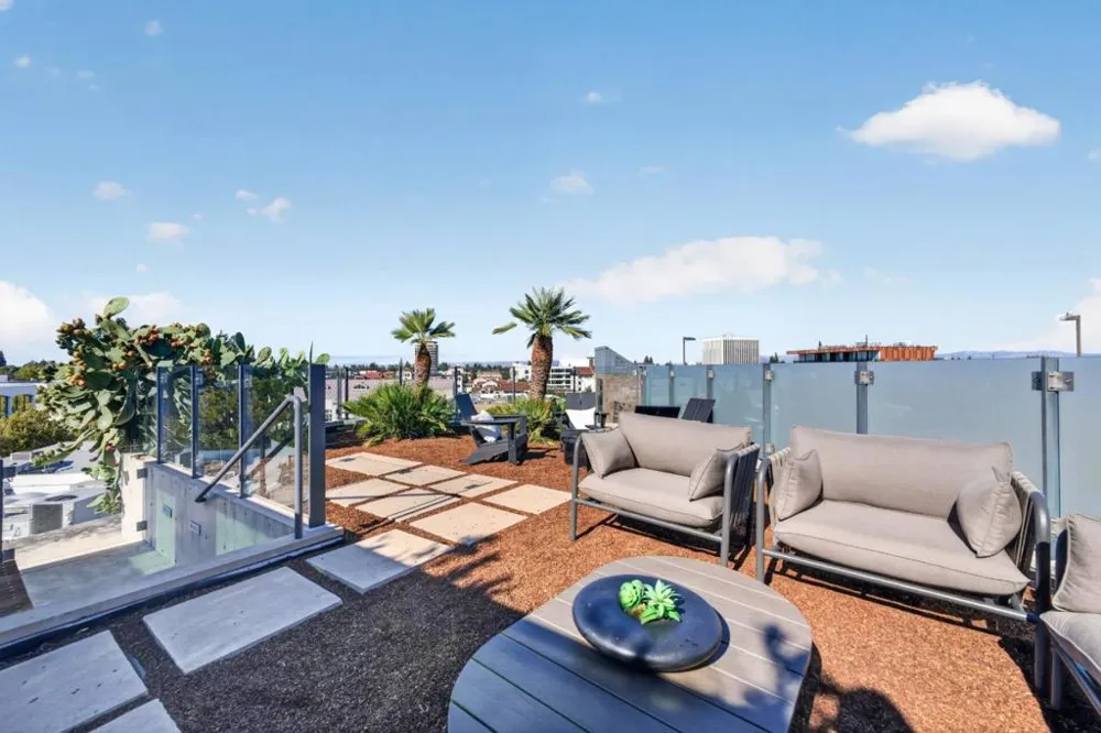 102 University Avenue #3C Palo Alto, CA 94301