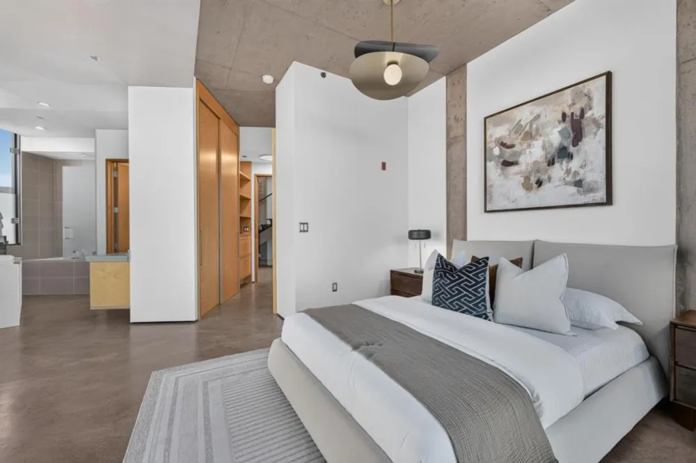 102 University Avenue #3C Palo Alto, CA 94301