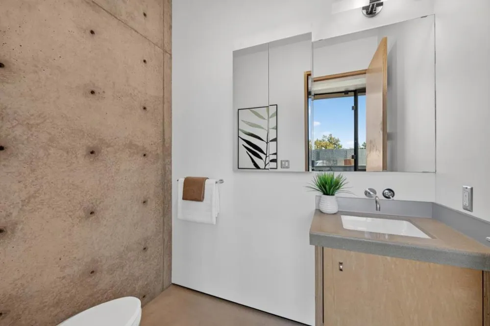 102 University Avenue #3C Palo Alto, CA 94301