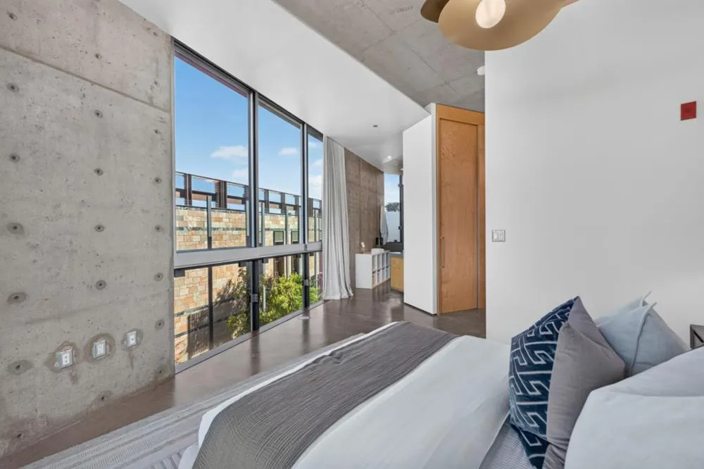 102 University Avenue #3C Palo Alto, CA 94301